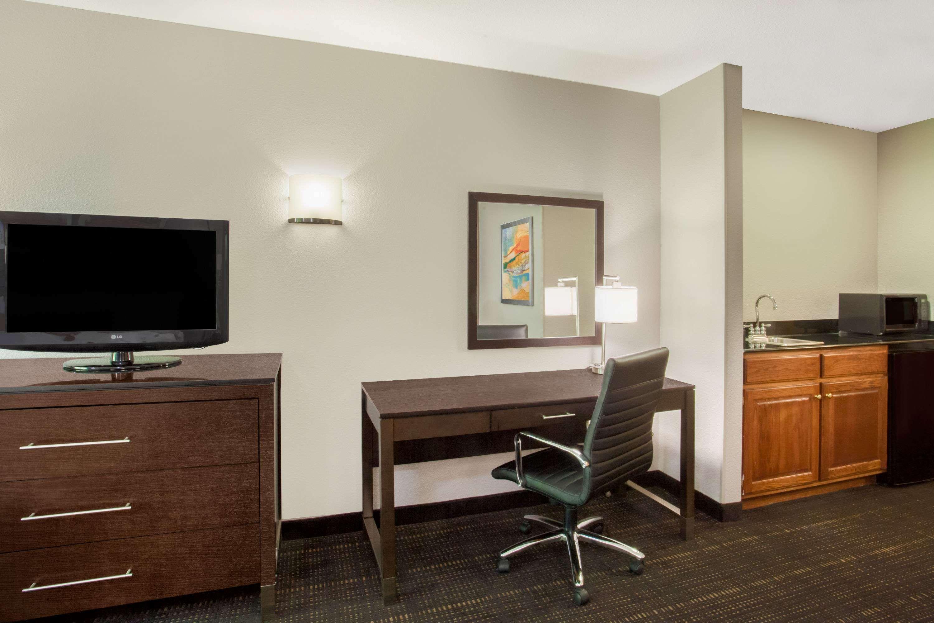 Wingate By Wyndham Columbia Hotel Екстериор снимка